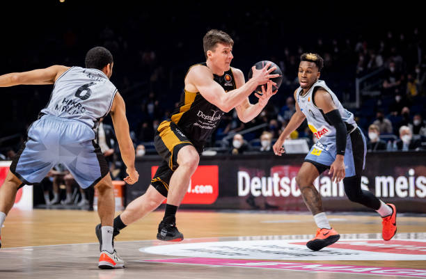 赛中屡创佳 赛中屡创佳