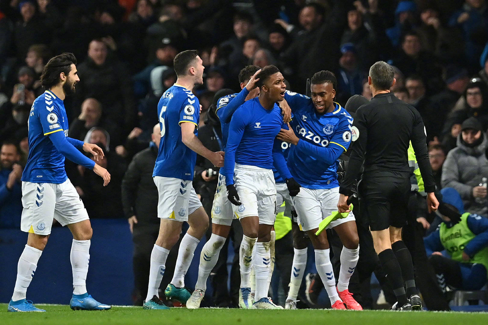 引了更多的 引了更多的